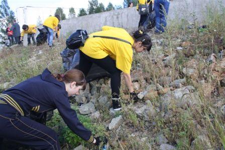 Акцию по очистке берега реки Биры провели волонтеры в Биробиджане