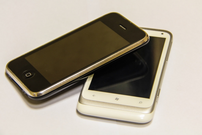 Быстрые 4G-модемы станут поставлять лишь к старым моделям смартфонов "Яблоко". Антон Балашов, ИА PrimaMedia