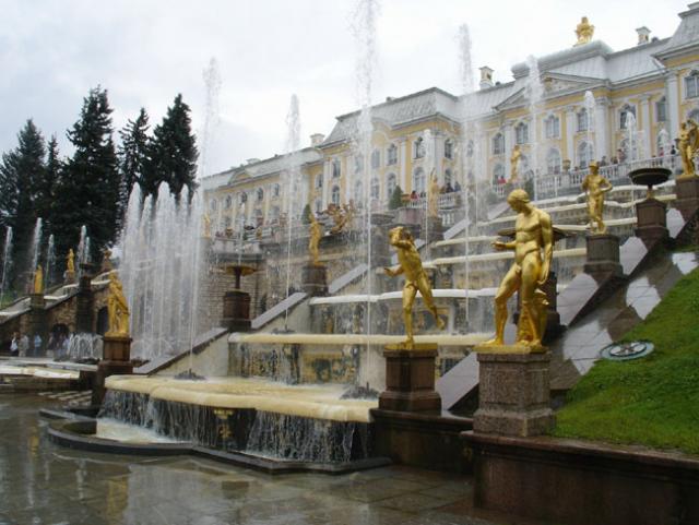 Фонтаны Петергофа http://www.avialine.com/img/photoreports/photoreport_43_0218.jpg