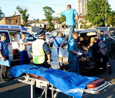 Сотрудники бригады интенсивной терапии на выезде на место ДТП