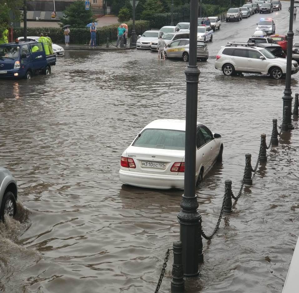 Наводнение на улице Пограничная во Владивостоке Дмитрий Сидоренко