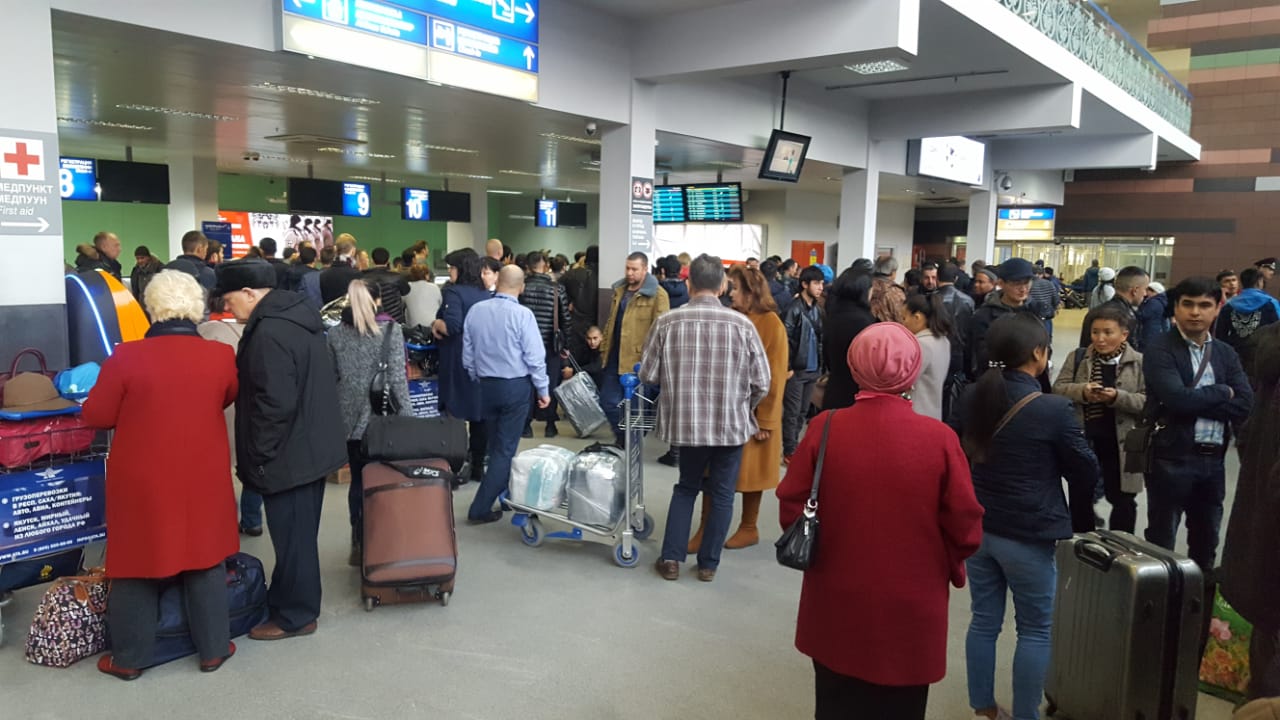 Из-за инцидента с самолетом аэропорт Якутска закрыт до 11 часов ИА YakutiaMedia