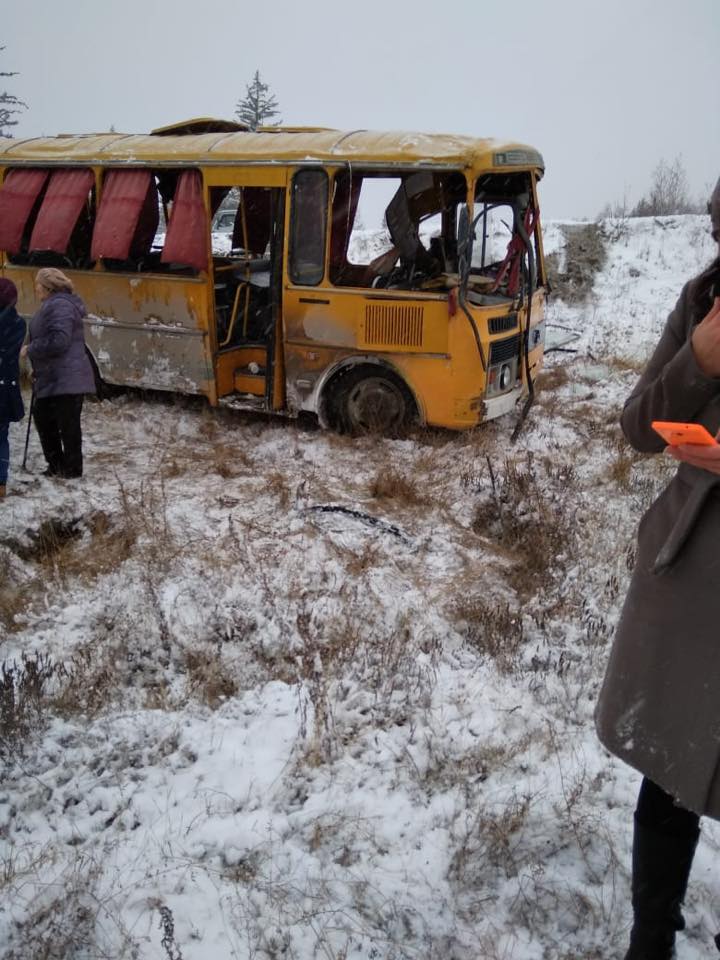 Автобус, выполнявший рейс Мохсоголлоох- Якутск, попал в аварию фото прислали очевидцы