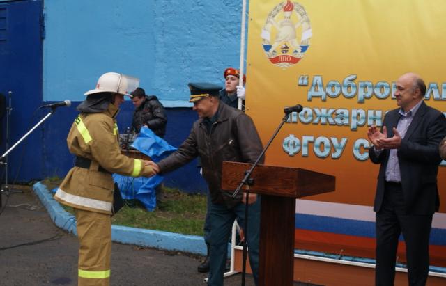 Сергей Шойгу вручил молодым пожарным Владивостока новую форму Сергей Ланин