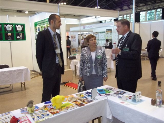 Генеральный консул России в г. Ниигата знакомится с экспозицией Биробиджана