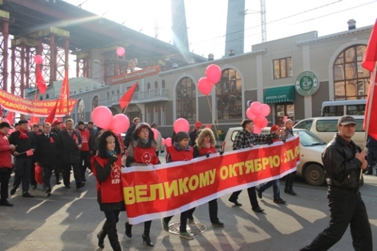 Демонстрация в память об октябрьской революции прошла во Владивостоке Анна Маленко