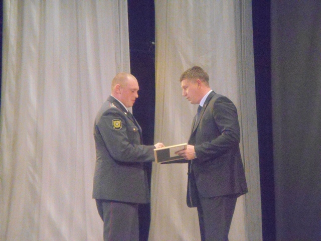 Ведомственные награды вручили лучшим сотрудникам полиции Биробиджана