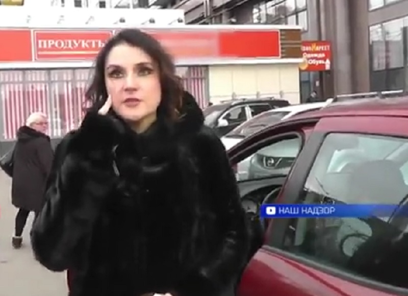 В фурию превратилась автоледи, которую в Краснодаре попросили убрать авто с перехода Скрин видео канала РЕН ТВ