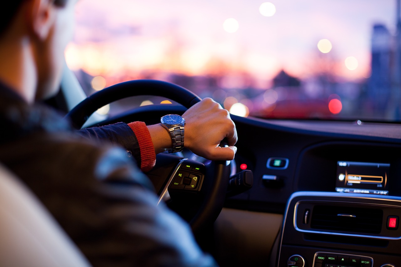 Электронные помощники расслабляют водителей, и они теряют бдительность на дороге pixabay.com