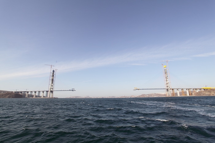 Смонтировано более половины руслового пролета моста на Русский Игорь Лищук