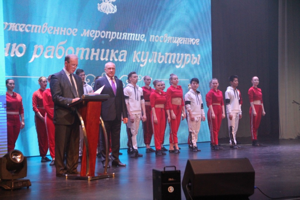 Работников культуры с профессиональным праздником поздравили в Уссурийске