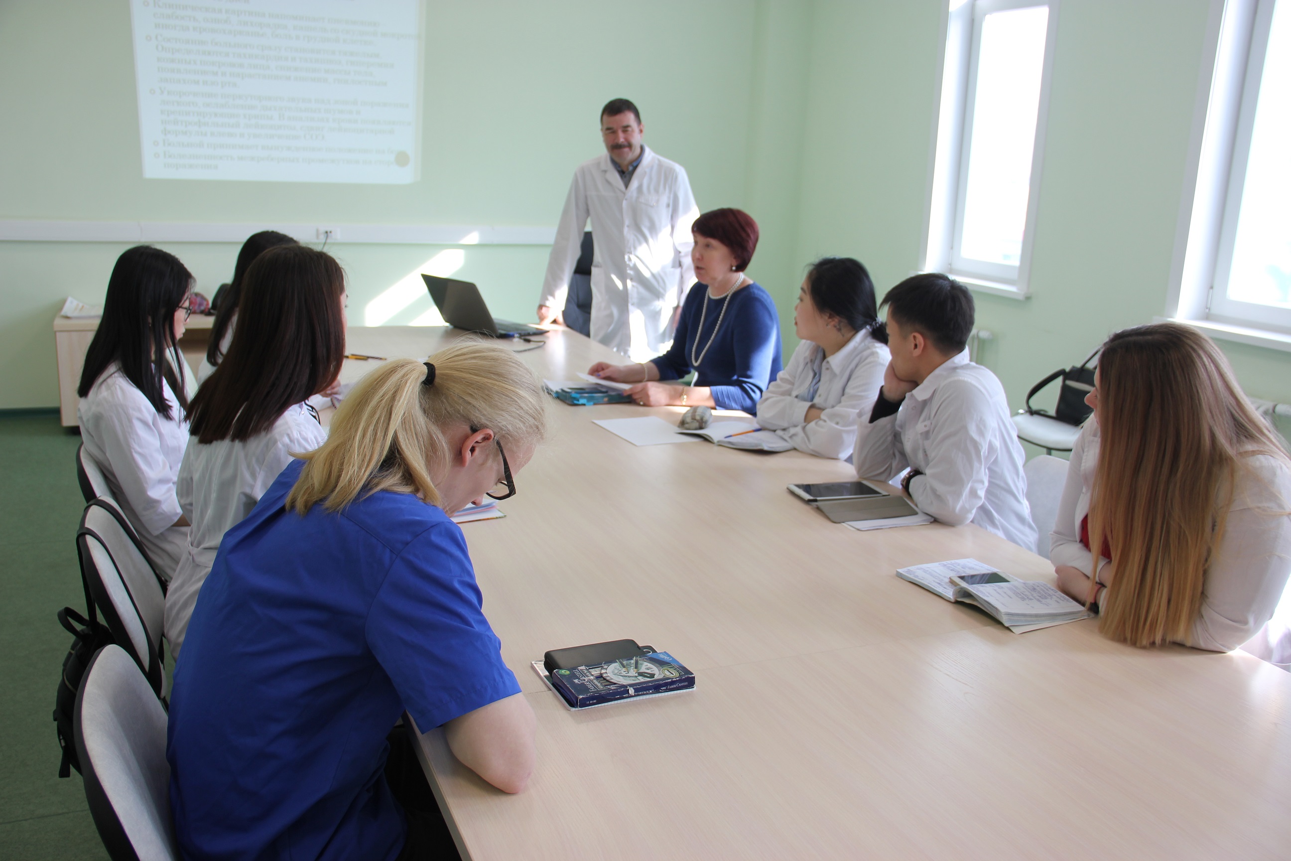 Студенты-медики пресс-служба правительства Сахалинской области