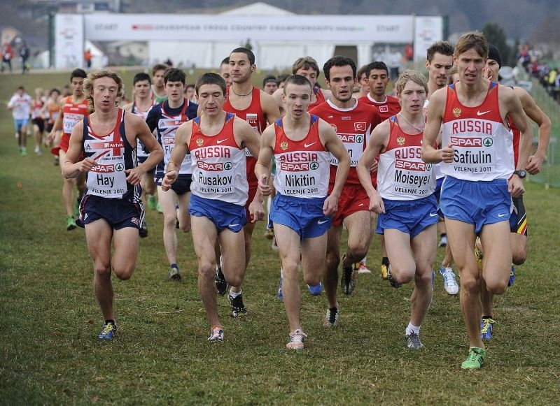 Спортсмен из Приморья (крайний справа) стал чемпионом Европы по кроссу  www.runners.ru