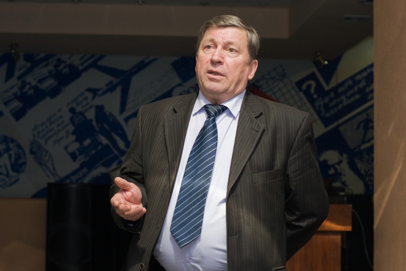 Выступает Александр Латкин