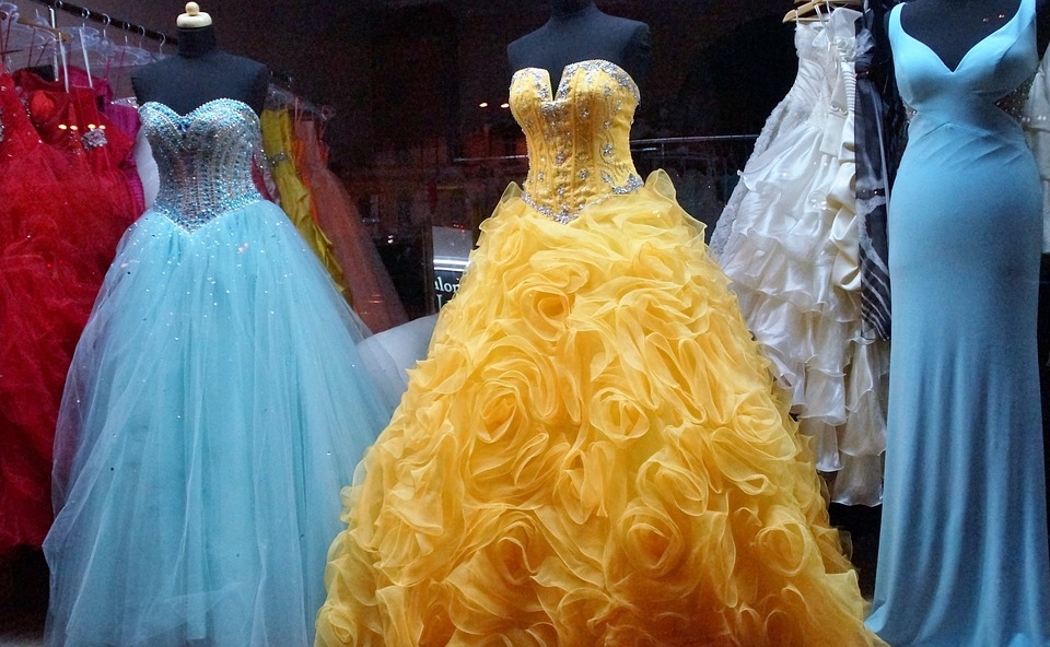 Во сколько в среднем обойдется платье на выпускной бал для школьницы в Краснодаре Автор: pixabay.com