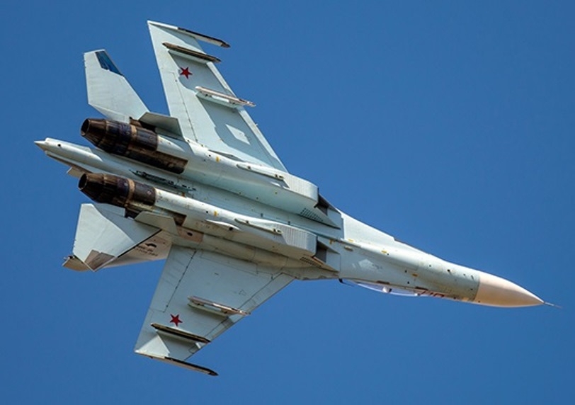 Воздушный бой истребителей Су-35С и авиаудар бомбардировщиков увидят крымчане 1 июня пресс-служба Южного военного округа.