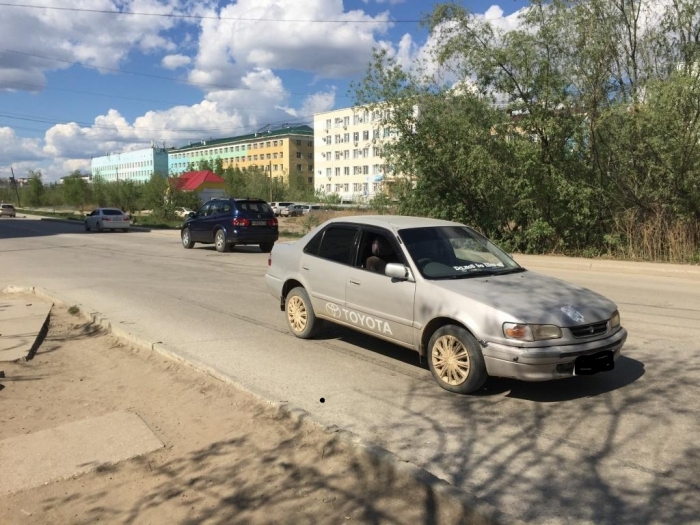 В Якутске ребенок попал под колеса автомашины ГИБДД