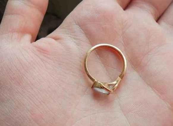 У жительницы Якутии украли золотое кольцо во время застолья Рамблер