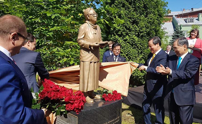 Открытие памятника предоставлено Министерством культуры, туризма и спорта РК