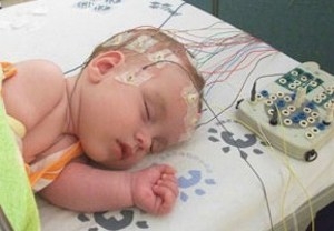 Маленькому ребенку в Приморье требуется помощь из архива семьи