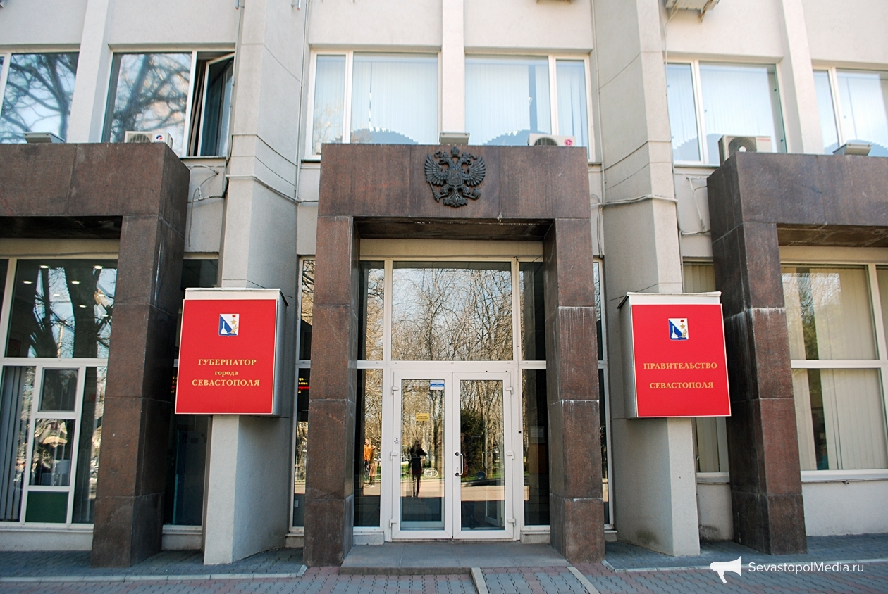 Правительство Севастополя отправили в отставку Руслан Микаилов, ИА SevastopolMedia