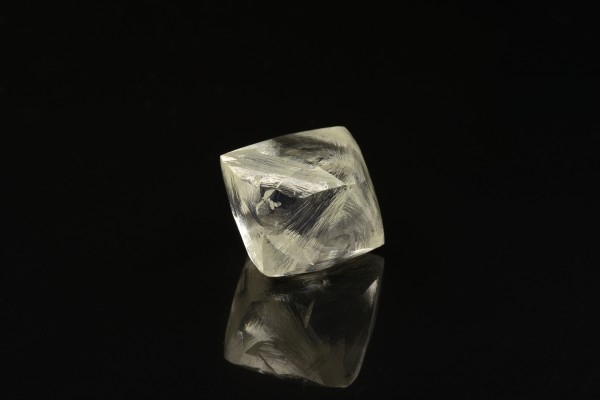 АЛРОСА назвала крупный алмаз в честь знаменитого якутского геолога АК АЛРОСА