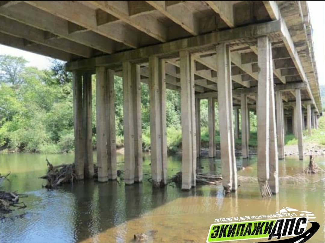 Проезд большегрузов в Находку закрыли из-за треснувшей опоры моста под Штыково Экипажи ДПС