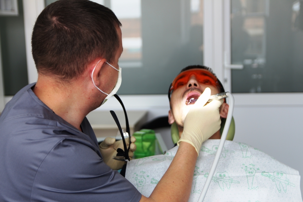 Секреты съемного и несъемного протезирования раскрыли в стоматологической клинике "Успех" ИА UssurMedia