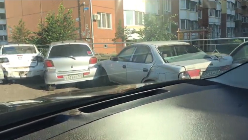 Разбитые машины по Чичерина, 153 скриншот видео
