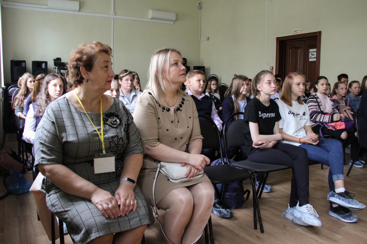 Корсаковских школьников познакомили с профориентационной программой "Билет в будущее"