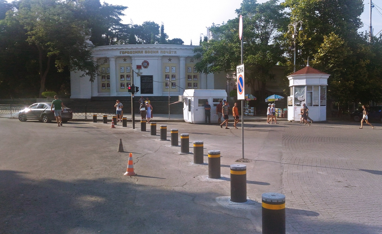 Внимание! Ограничат стоянку транспорта на пл. Нахимова в Севастополе ИА SevastopolMedia