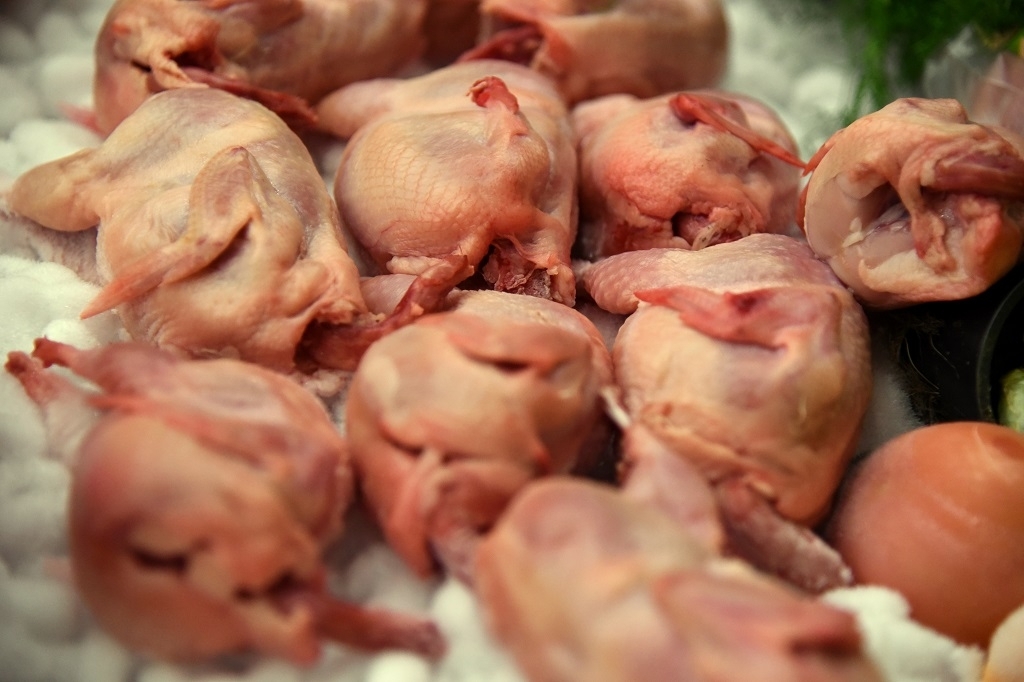 Стоит ли мыть курицу перед приготовлением: российские эксперты поспорили с американскими Автор: Юрий Гуршал, ИА SakhalinMediа