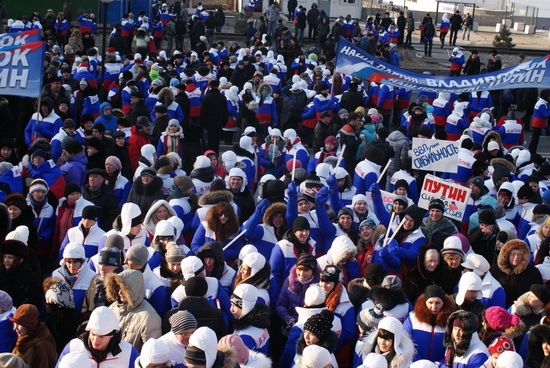 Участники митинга "Приморье за стабильность"