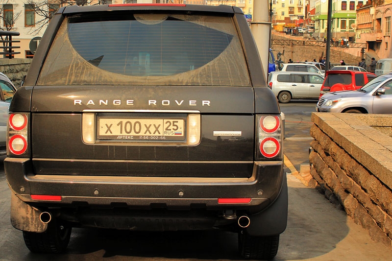 Кроме номеров, ничего машину не выделяет