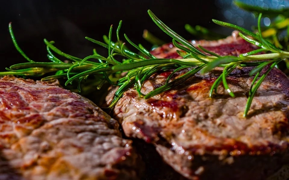Как пожарить и не испортить стейк: рецепт приготовления и секреты поваров