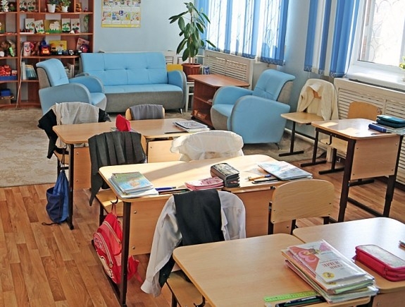 Возвращаются к нормальной работе после "взрывоопасного" утра школы Биробиджана ИА IrkutskMedia