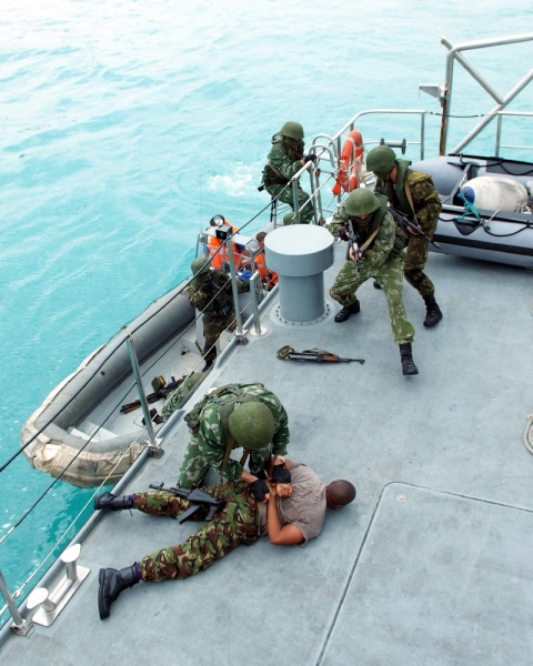 Тихоокеанцы оперативно нейтрализовали "пиратов" на палубе и надстройках