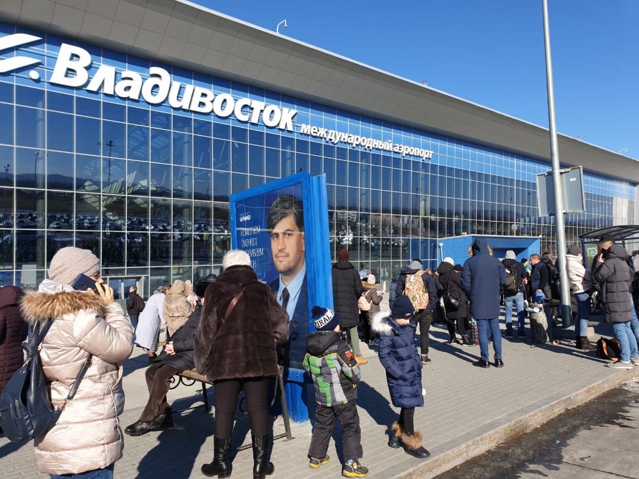Пассажиров московского рейса повезли пока в гостиницу
