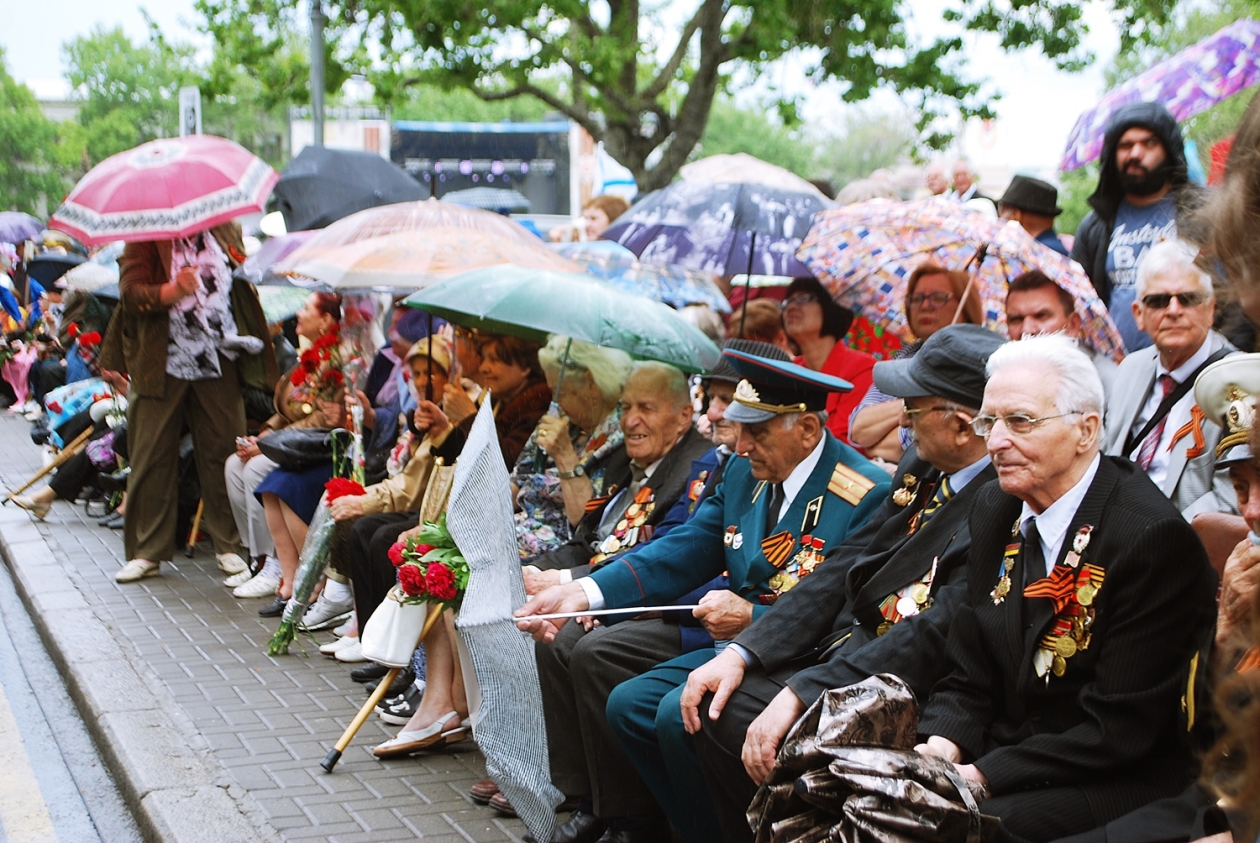 Парады на День Победы проведут военные с оркестром во дворах, где живут ветераны ВОВ ИА SevastopolMedia