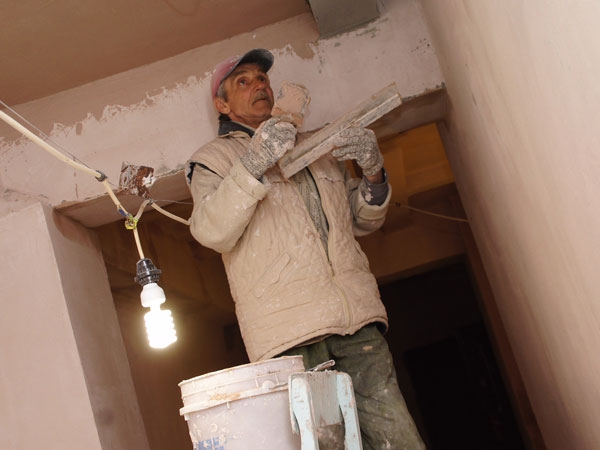 В нижнем зале собора началась внутренняя отделка