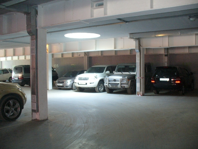 Тц рио на дмитровском шоссе подземная парковка. Подземный паркинг хабаровск. Крытая парковка. Реклама подземной парковки. Подземная парковка новосибирск.