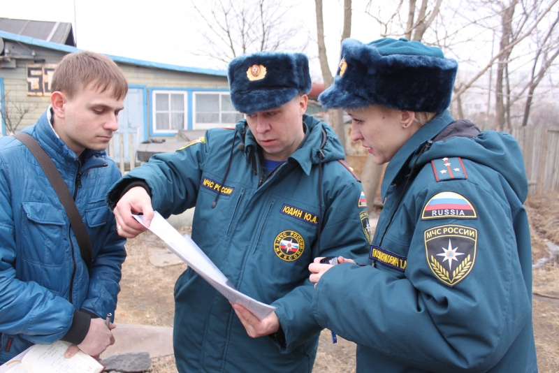 Специалисты МЧС Приморья проводят подомовые обходы для профилактики пожаров Пресс-служба Главного управления МЧС России по Приморскому краю