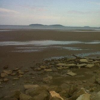 На пляже Патонг море уже ушло на приличное расстояние