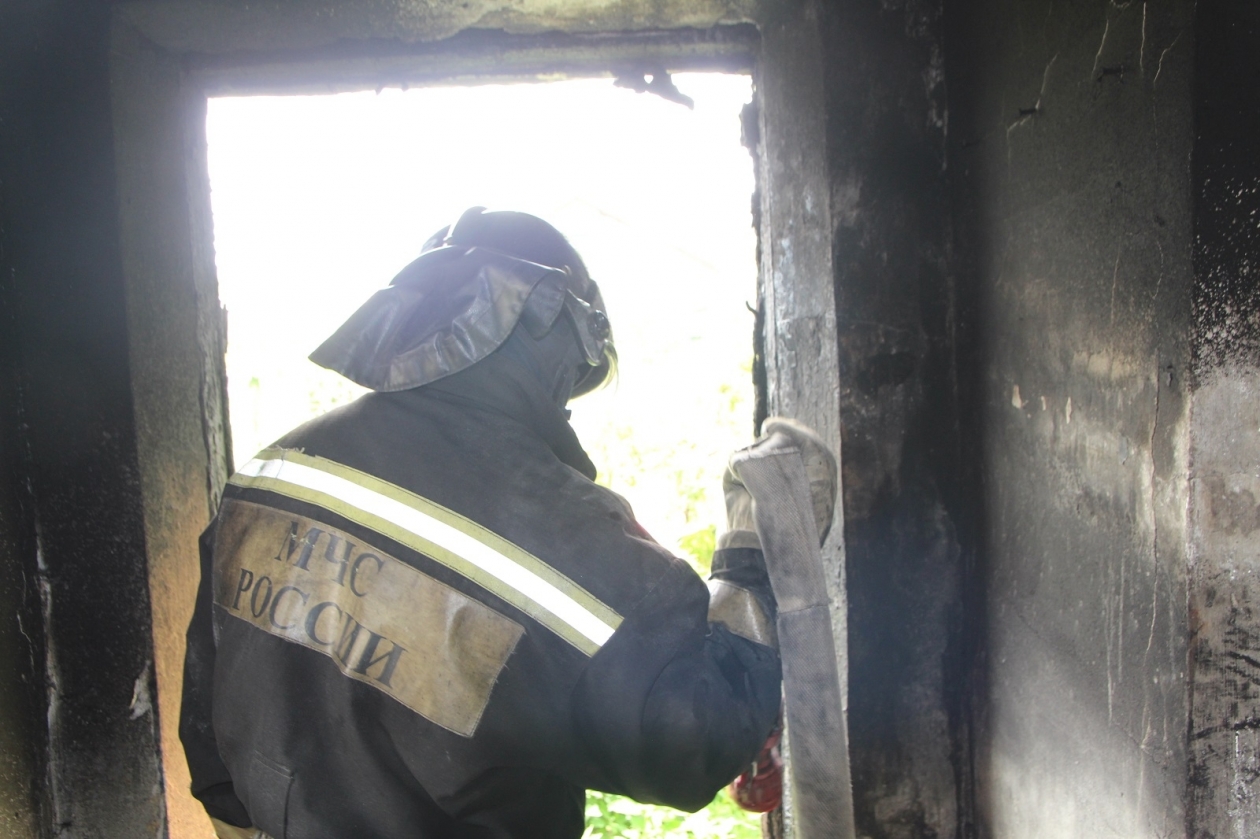 Пожарные эвакуировали 20 человек из горящей квартиры в Апшеронске Анна Маринец