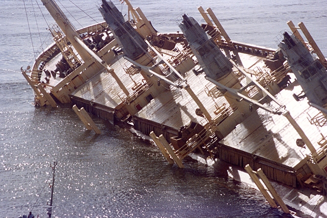 "Ориентал Эйнджел" http://www.pilotage-maritime.nc/img/image-bank/Mineraliers - Bulk carriers/Avarie du Oriental Angel/oriental-angel-29.jpg