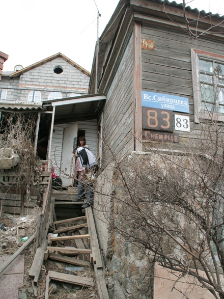 Фото с места события http://dv.kp.ru/daily/25878.4/2841307/