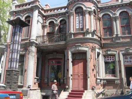 Недалеко от редакции Северо-восточного веб-сайта можно встретить вот такие шедевры