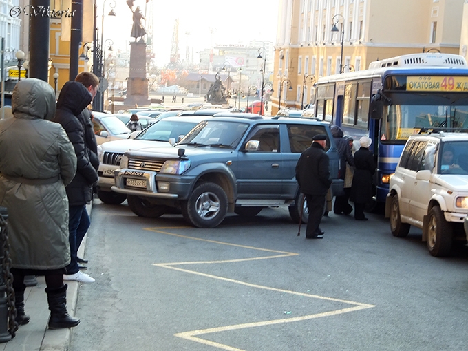 Припарковаться в центре Владивостока во время саммита будет невозможно Очевидец