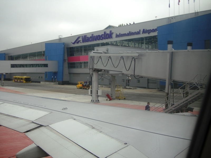 Вид на терминал с борта самолета