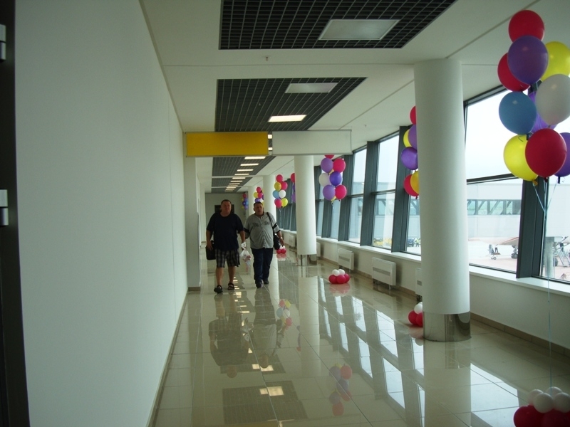 Терминал украсили воздушными шарами